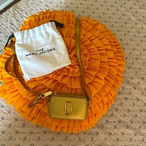 Gold Marc jacobs small it’s not big only can’t fix you money and some cards !!